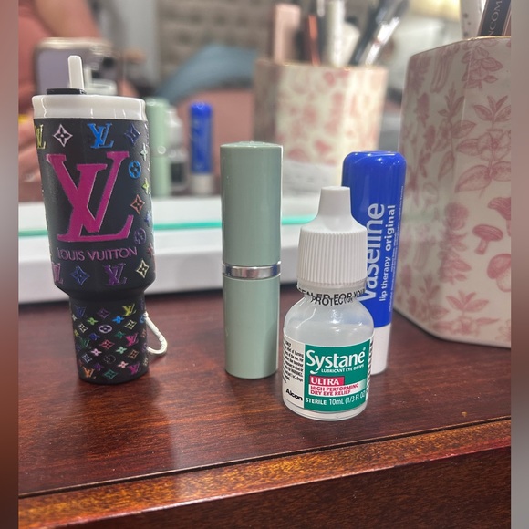 CUTE Tumbler Storage Keychain PLUS Good Girl Blush Perfume sample AND Bow Charm - Picture 11 of 15